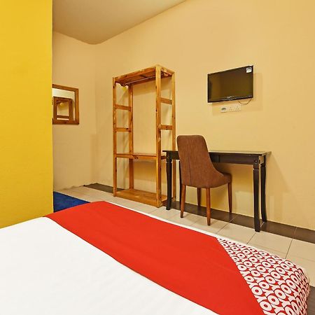 Oyo 90561 Awan Biru Motel Pantai Cenang  Eksteriør bilde