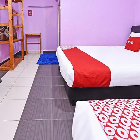 Oyo 90561 Awan Biru Motel Pantai Cenang  Eksteriør bilde