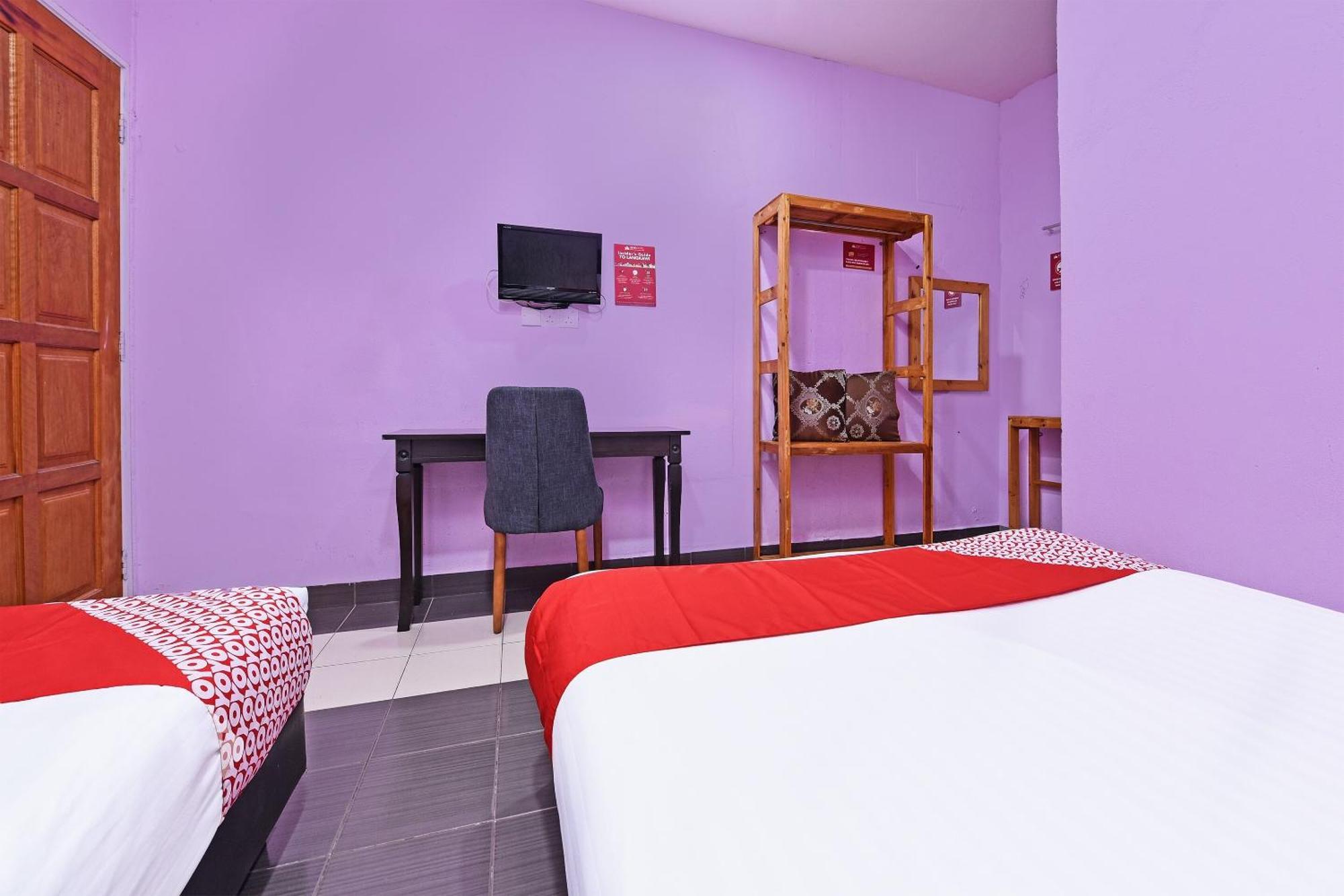 Oyo 90561 Awan Biru Motel Pantai Cenang  Eksteriør bilde
