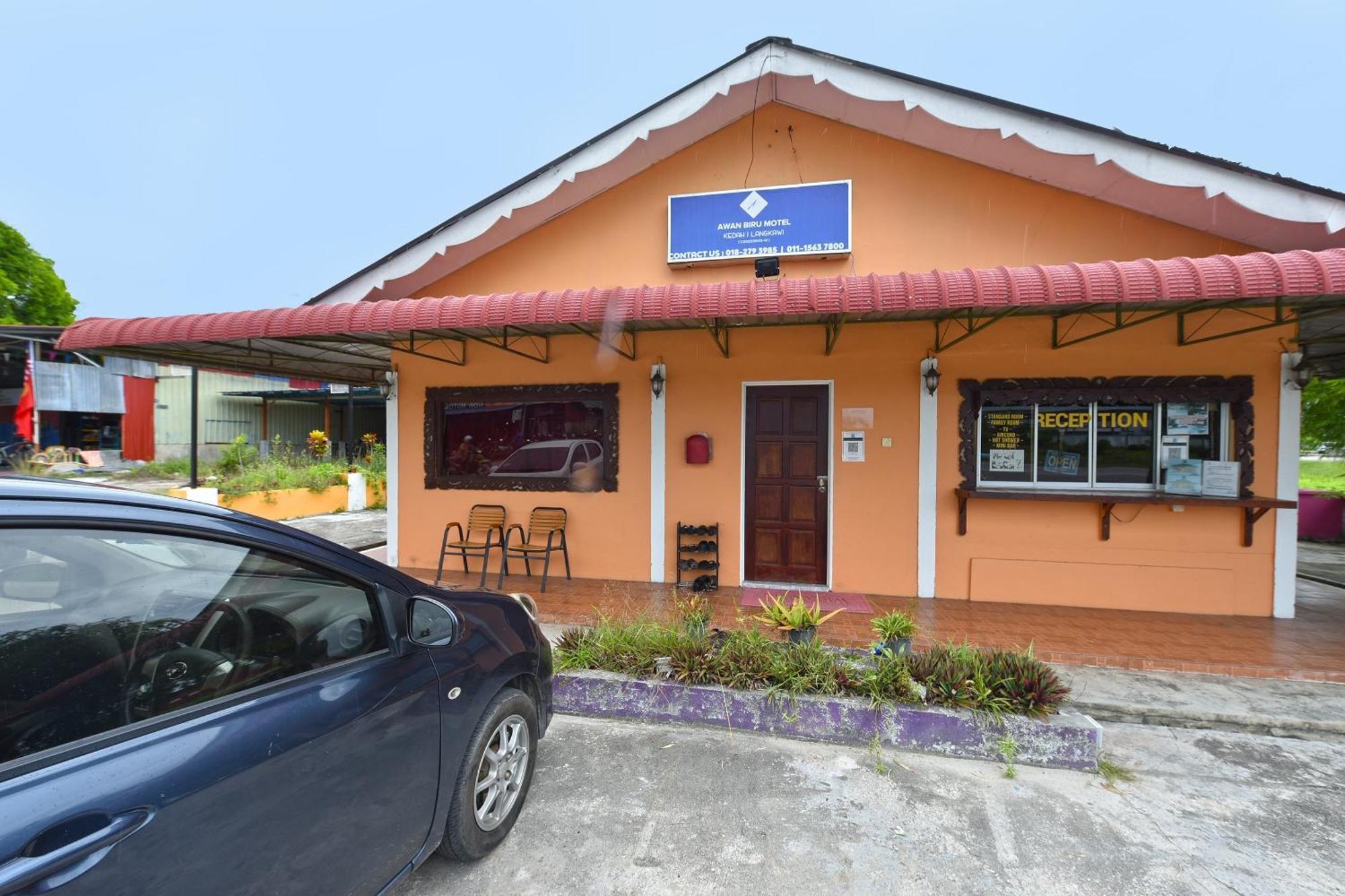 Oyo 90561 Awan Biru Motel Pantai Cenang  Eksteriør bilde