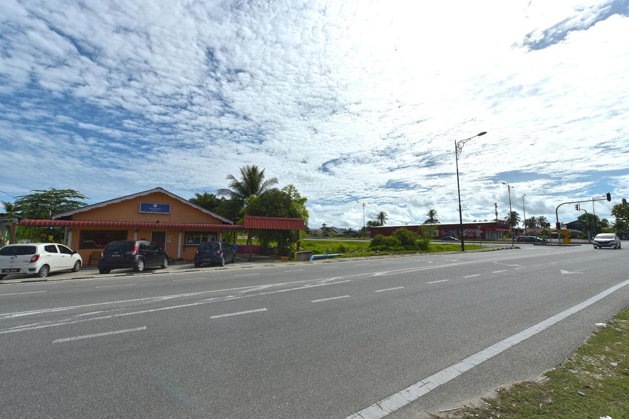 Oyo 90561 Awan Biru Motel Pantai Cenang  Eksteriør bilde